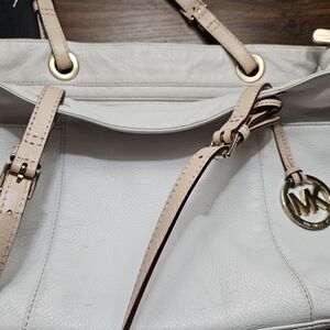 Mechille Kors hand bag